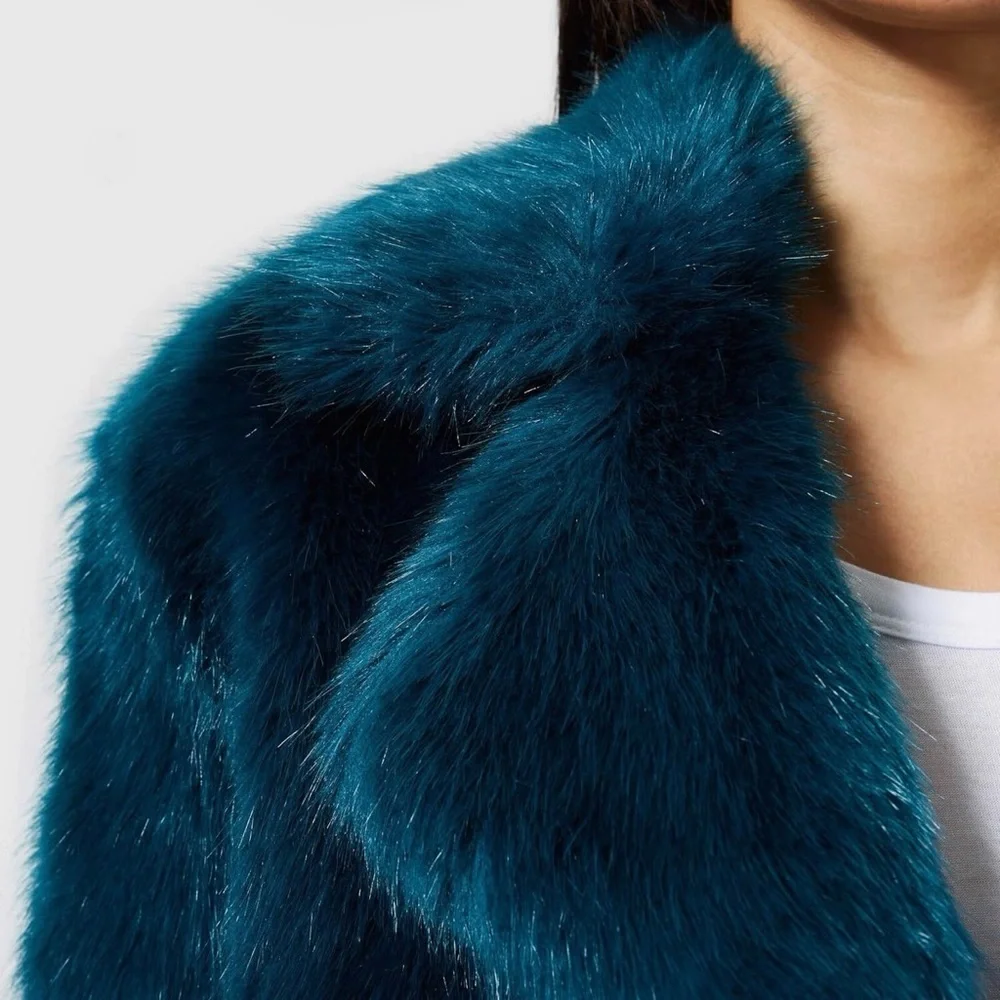 Michael Kors luxurious faux fur cropped jacket - Picture 9 of 10